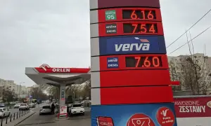 Cena diesel na Orlenie: 7,54 zł/litr. Obok widoczna cena 7,60 zł za verva diesel.