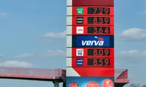 Cennik stacji paliw: benzyna 95 za 7.29, diesel za 8.39, LPG za 3.64, Verva 98 za 8.09, Verva Diesel za 8.59.