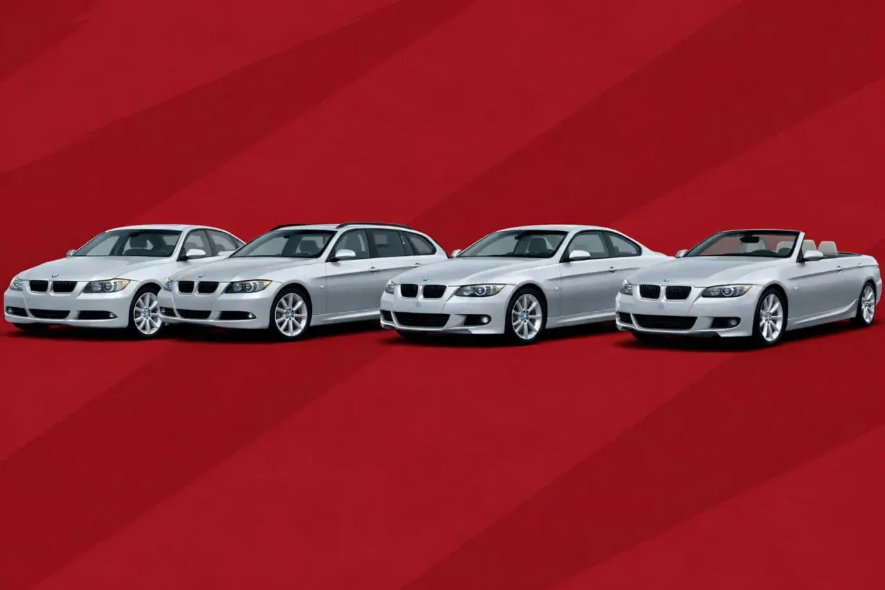 Cztery białe BMW serii 3 E90: sedan, kombi, coupe i kabriolet na czerwonym tle.