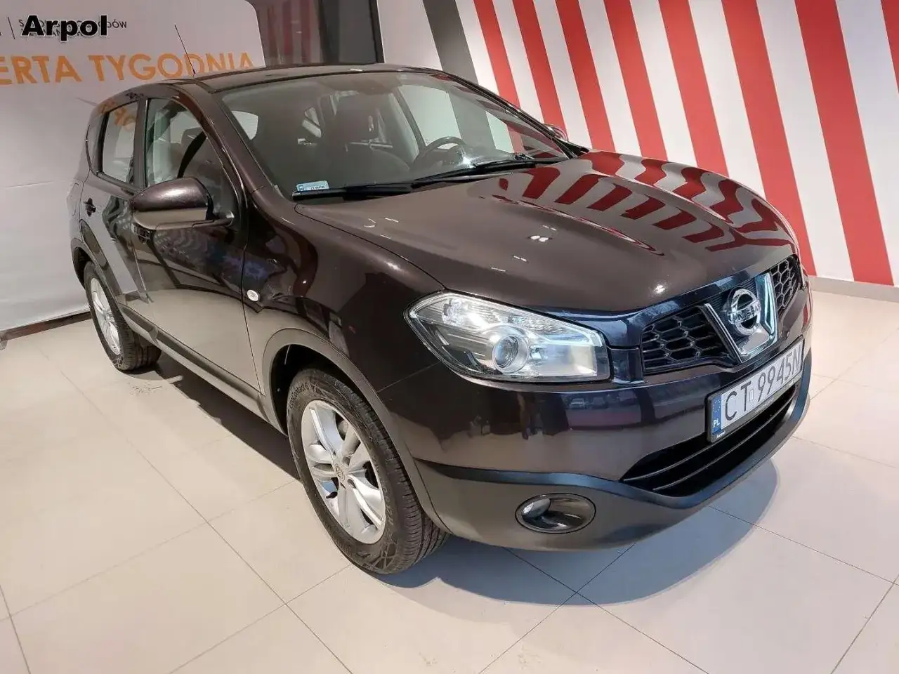 Elegancki Nissan Qashqai 1.6 benzyna w kolorze brązowym, gotowy na nowe przygody.