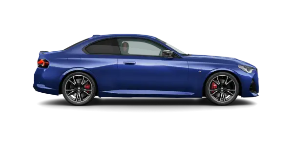 Niebieskie BMW G42 z czerwonymi zaciskami hamulcowymi i sportowymi felgami, widok z boku.